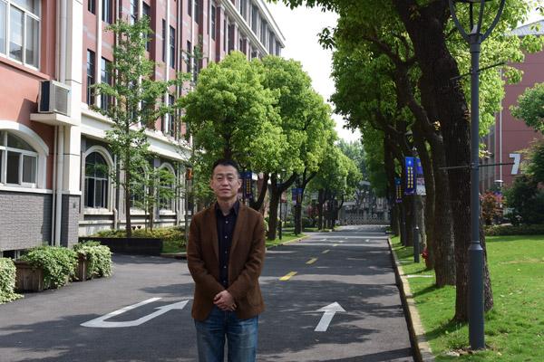 上海理工大学附属中学校长沈洪