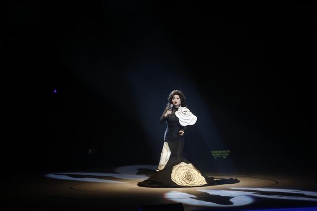 徐小凤一曲《菊花台》别有味道