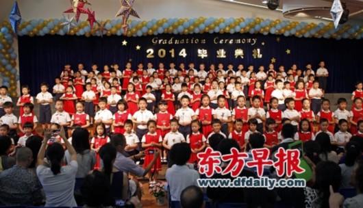 幼儿园毕业演出180多个孩子上台 门票秒杀一