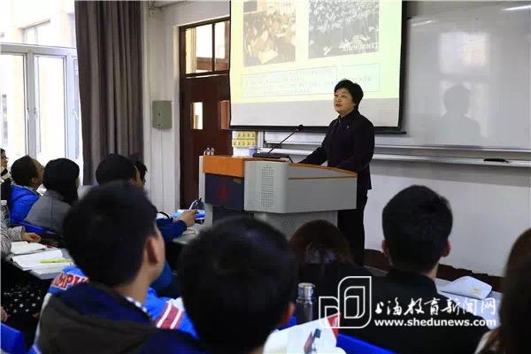 上财校长走进思政课堂 与学生畅谈人生理想