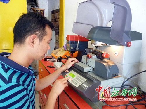 冯提莫收入多少_汽车销售月收入多少(2)