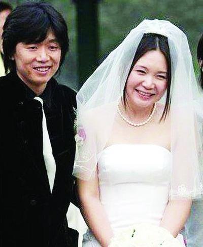 歌手老狼将升级当爹 妻子预产期在下星期[图]