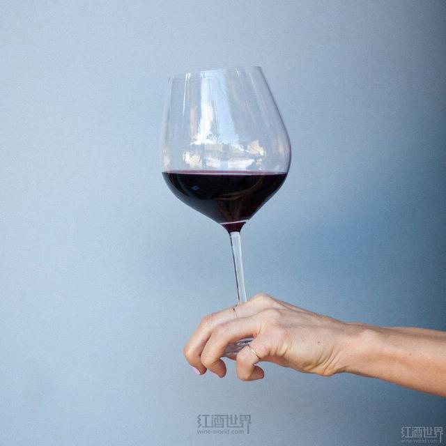 从握杯方式看你的性格特点