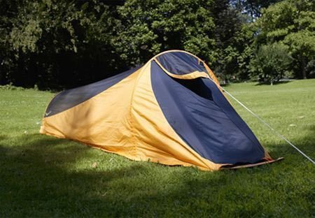 正文3 nyamuk帐篷 这个设计简约的睡袋可以从露营帐篷变成带有蚊帐的