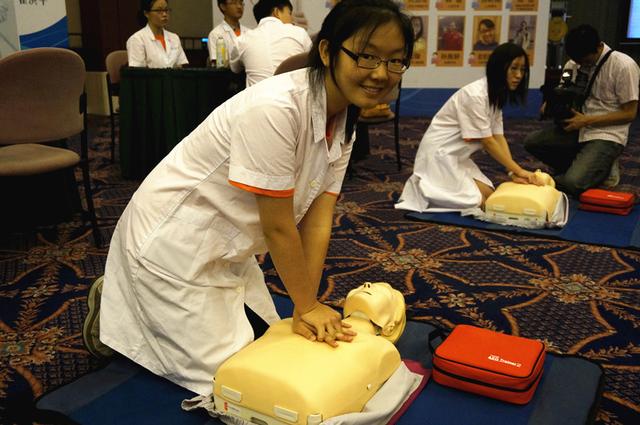 医二代们在瑞金医学体验营感受父母的职业快