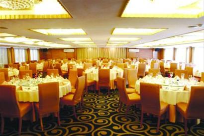 万名老人览恩施、武隆奇景品新三峡诗画