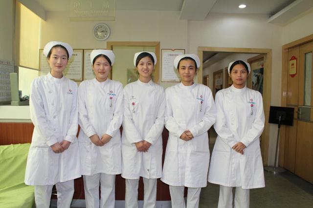 上海中佑肛肠医院护士们甘做患者床旁的守护天