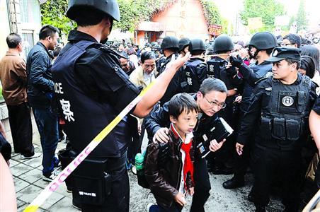 一日两起惨案,受害者都是小学生