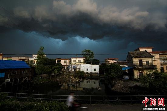 南方强降雨轮番登场 未来一周仍需防范暴雨