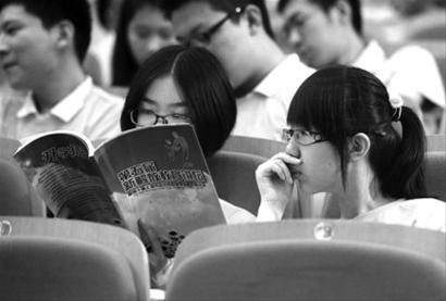 上海高中生调研报告 选大学超6成看重学术环境