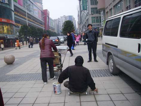 深圳乞丐歌手_深圳乞丐月收入过万