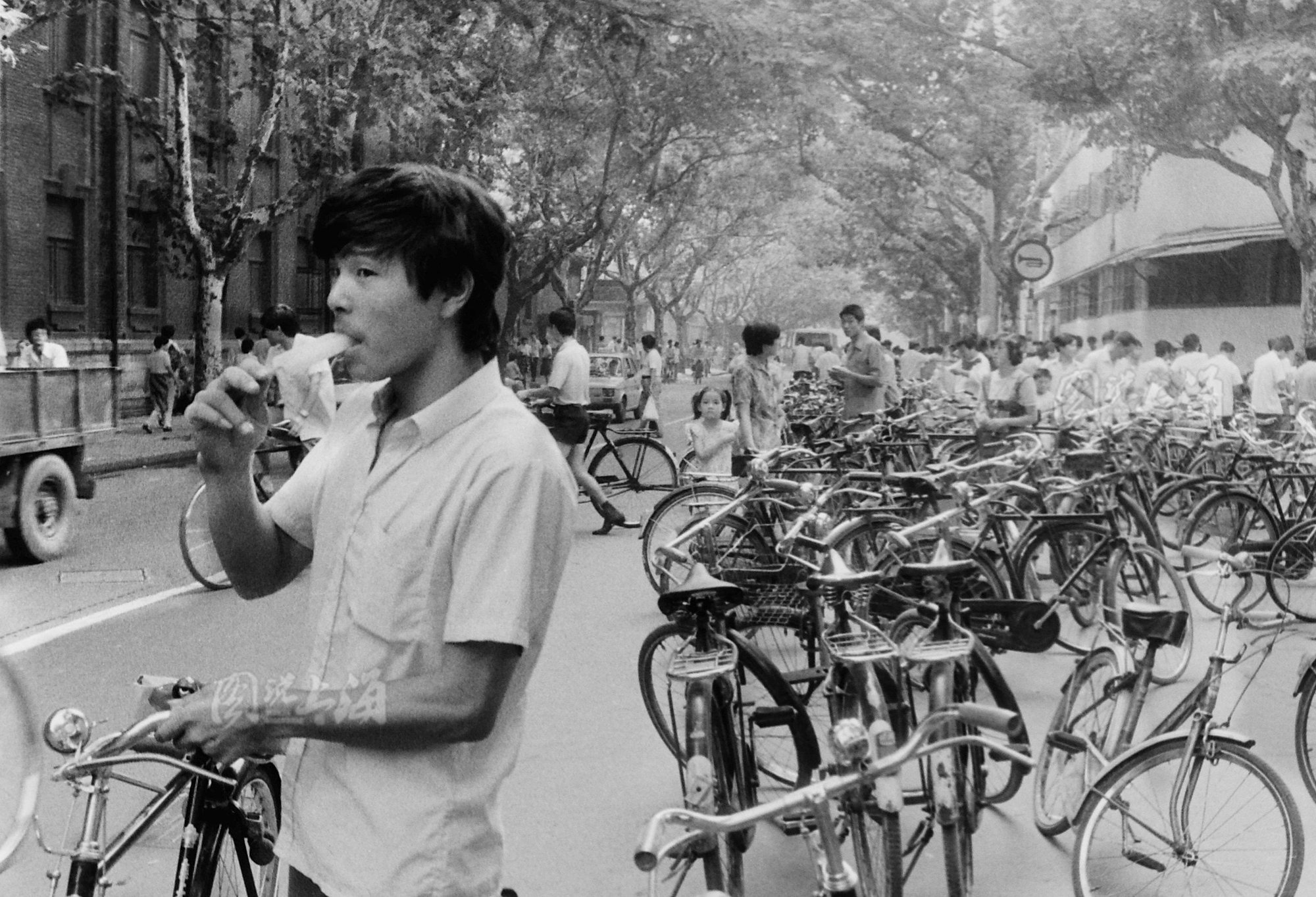 《你好小朋友》：日本摄影师镜头下的80年代中国童年_湃客_澎湃新闻-The Paper