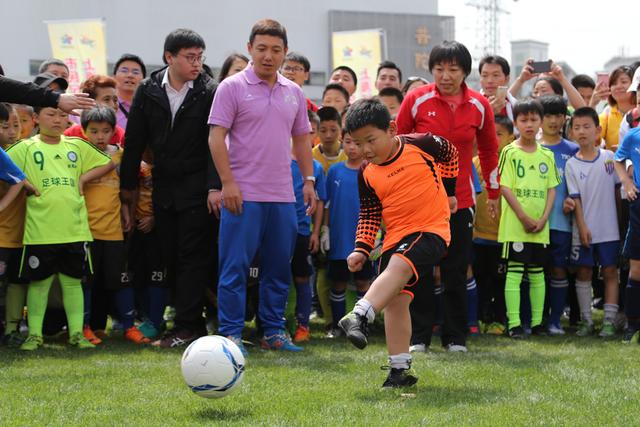 上海城市业余联赛市民足球节开幕 上海少年足