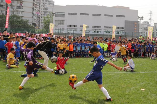 上海城市业余联赛市民足球节开幕 上海少年足