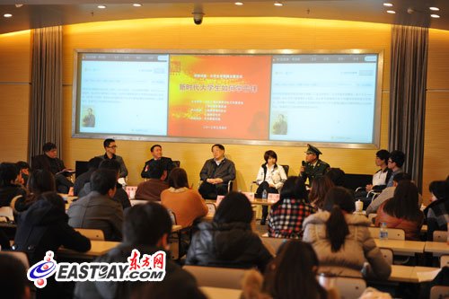 扶人被冤抓贼被砍 大学生谈新时代如何学雷锋