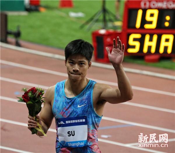 中国飞人创历史 苏炳添钻石赛百米夺冠