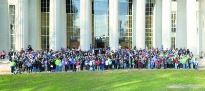 两千多名高中生周末涌入麻省理工校园听课