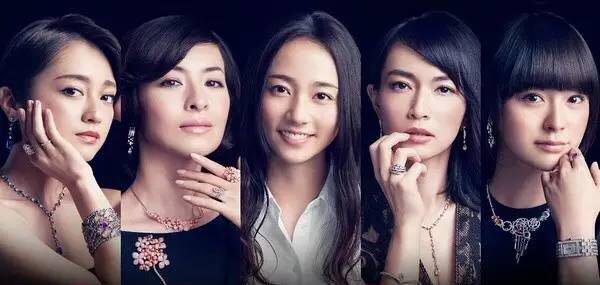 被精英妈妈“暴击”?家长社交手册送给普通妈妈