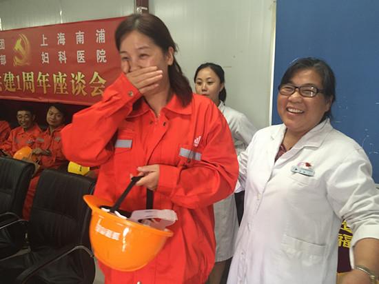 探亲潮:夫妻久别重逢,医疗公益搭鹊桥