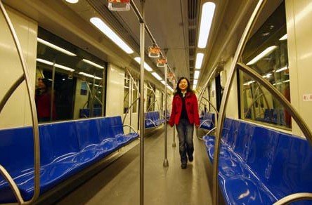 一条地铁线一段人文故事 从地铁颜色看上海人