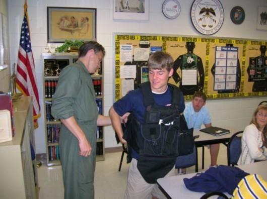 美国情报学校特工去小学一年级学中国普通话