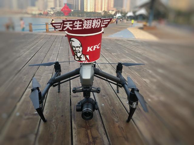 有翅者造可能 肯德基第一只"翱翔"祖国四城的翅桶诞生