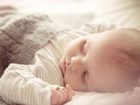 培养宝宝独睡好处多 妈咪这样做