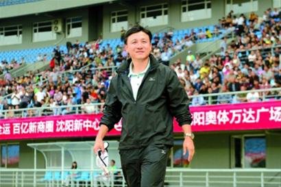 成耀东隔4年重执中超教鞭 三个老申花打造申鑫