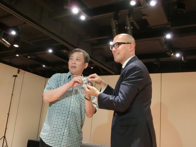 2.8亿港币天价鸡缸杯在香港交接 买家现身_大申网_腾讯网