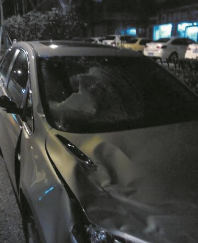 南京一环卫工清扫路面时被撞身亡 肇事司机逃