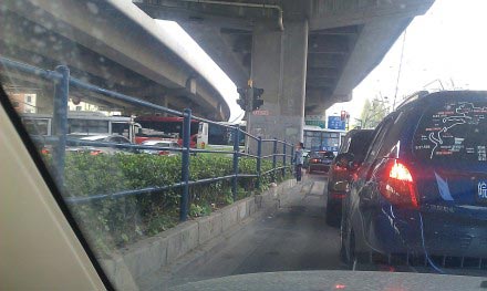 一土方车碾死老太 真南路惨烈车祸致道路拥堵