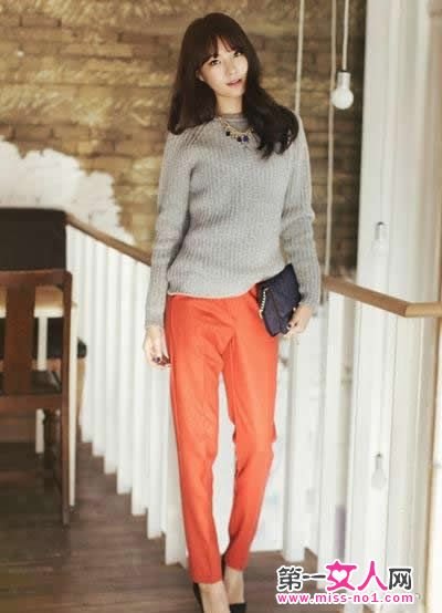 冬季<em>短款毛衣</em>怎么穿 配裙配裤都好看_大申网_