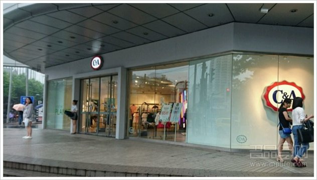 C&A四川北路店闭店清仓 最后打折19元起