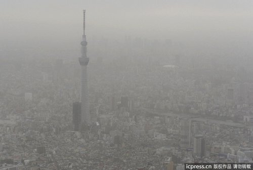 日本东京遭遇雾霾沙尘暴天气 漫天黄沙