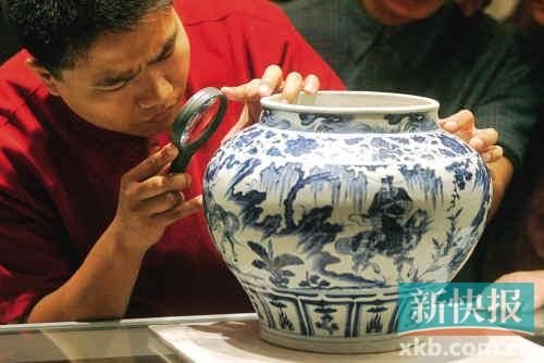 人物纹饰青花瓷最受青睐