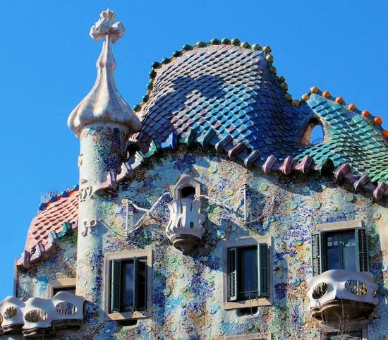 西班牙建筑之魂高迪 梦幻童话之旅