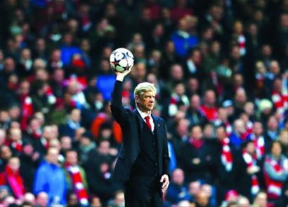 两场欧冠焦点战判罚尺度引发争议 点球加红牌