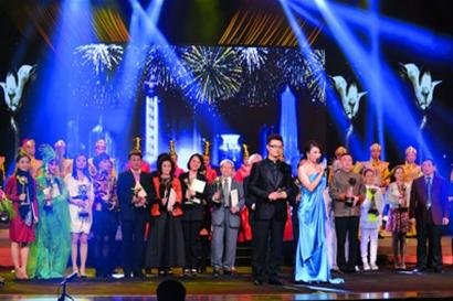 第23届上海白玉兰戏剧表演艺术颁奖晚会昨举