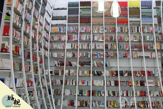 入小镇里的最美书店