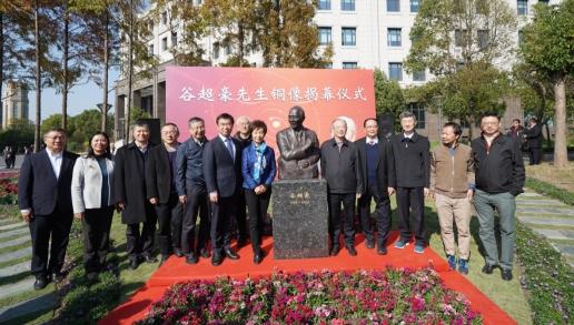 一生培养九个院士!著名数学家谷超豪铜像在复旦竖立