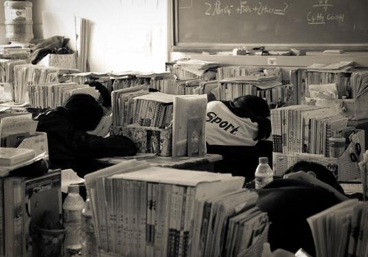 调查:上海中学生平均每周功课量排名全球最高