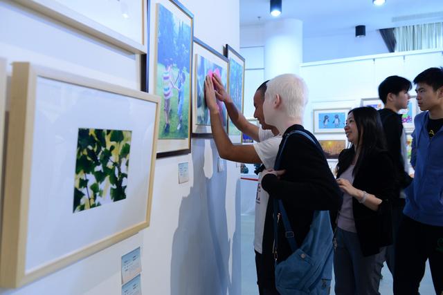 上海市盲聋学生艺术作品展 心灵手巧笔趣墨韵