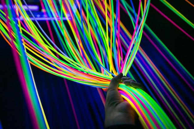 俄罗斯光影魔术展亮相上海科技馆，开启光学魔法之旅