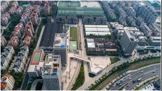 宝山区淞南镇的中成智谷 中国最早建成的铁路就在这里