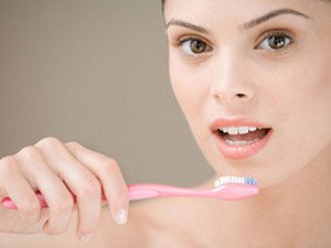 准妈妈牙龈出血怎么办?