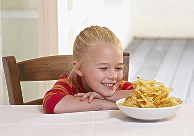 孩子吃零食不吃饭咋办