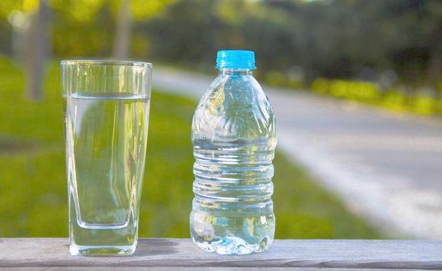 纯净水、白开水、矿泉水,哪个最适合做长期饮