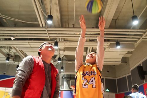 复旦儿科医院组建国内首支自闭症儿童篮球队