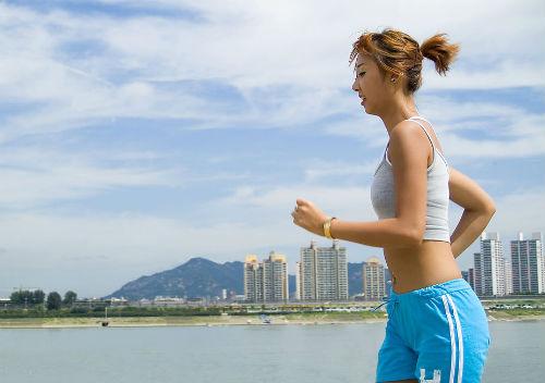 这么做避免女性跑步受伤_大申网_腾讯网