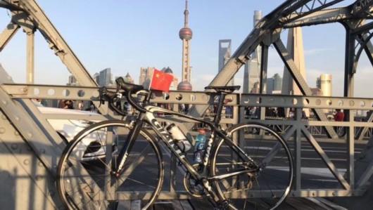 上海民警两天绕上海骑行127公里绘制中国地